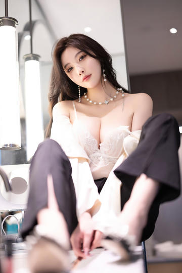 有一天她在太空中