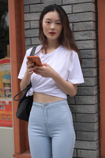 www红色一片在线观看免费下载(红色一片天在线视频)